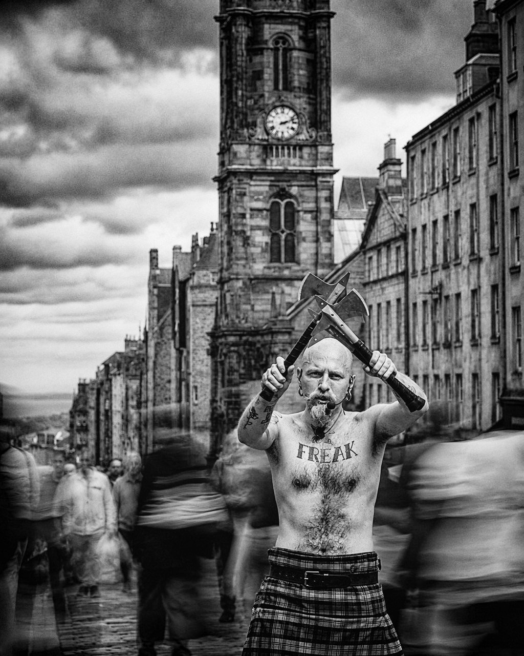 Artista callejero en la Royal Mile de Edimburgo